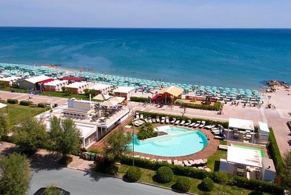 Hotel Continental Fano Buitenkant foto