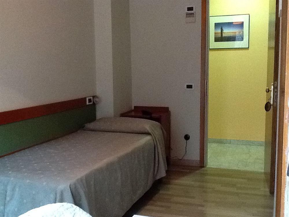 Hotel Continental Fano Buitenkant foto
