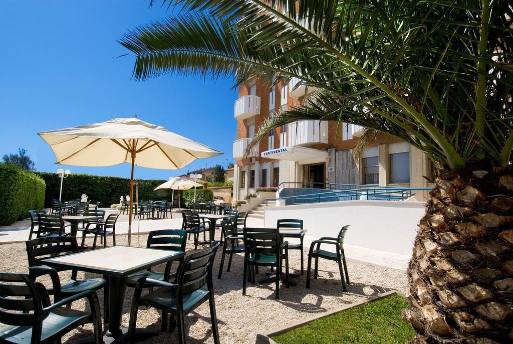 Hotel Continental Fano Buitenkant foto