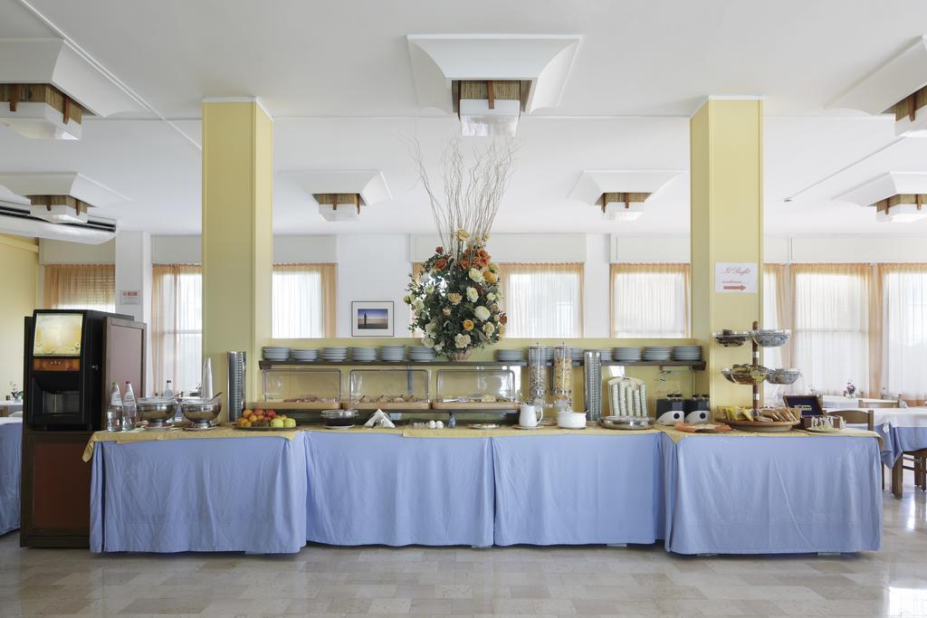 Hotel Continental Fano Buitenkant foto