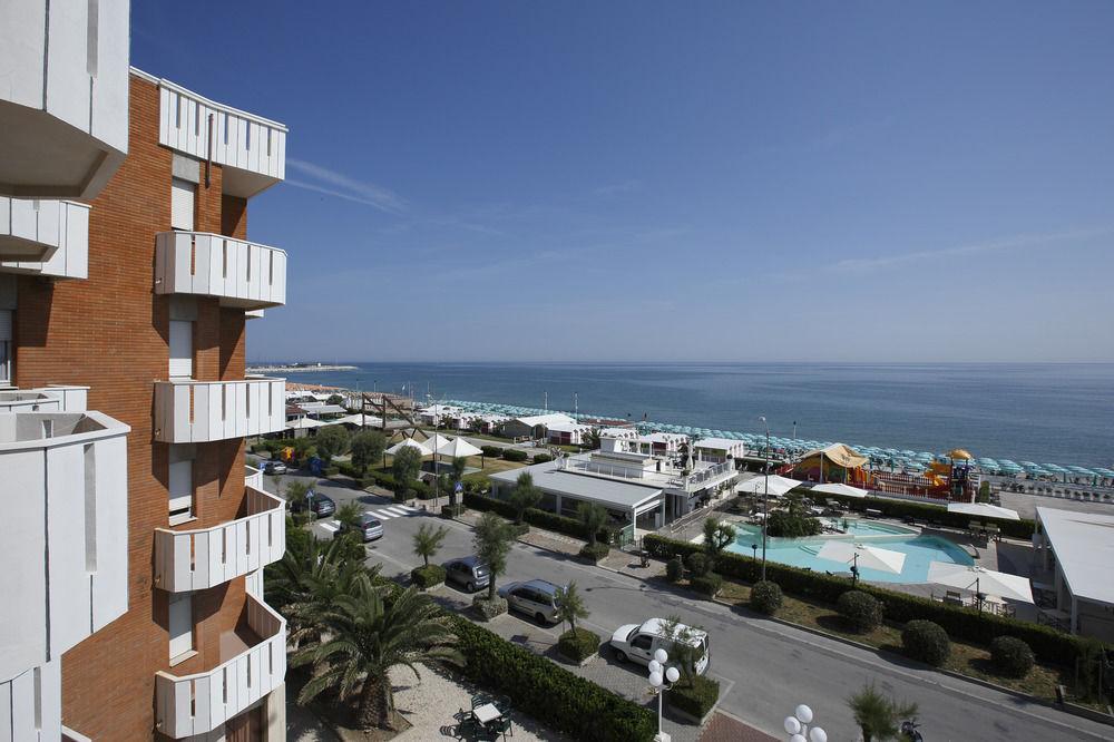 Hotel Continental Fano Buitenkant foto