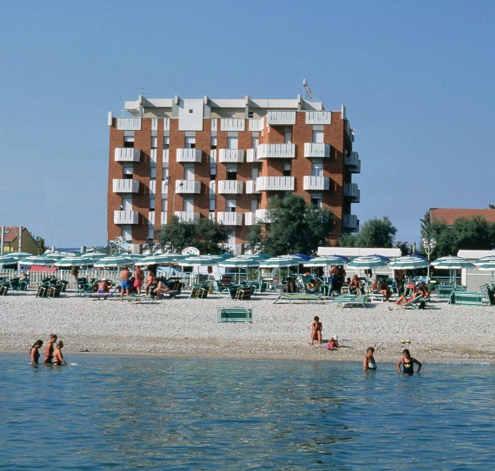 Hotel Continental Fano Buitenkant foto
