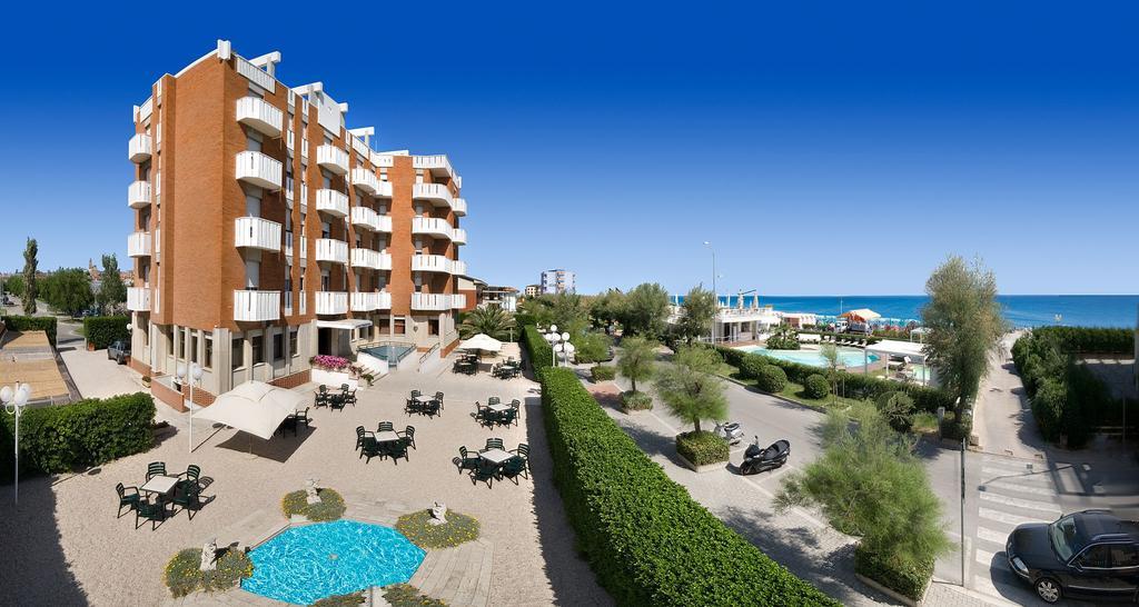 Hotel Continental Fano Buitenkant foto